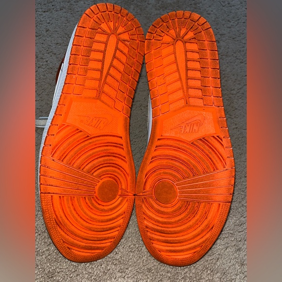 Air Jordan 1 Mid SE 'Electro Orange' - Picture 7 of 10